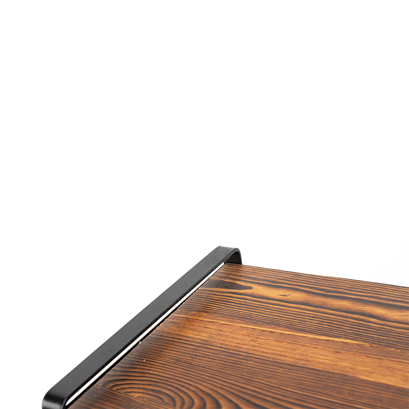 A cremalheira de madeira rústica do vinho da bancada engarrafa nenhum conjunto da necessidade