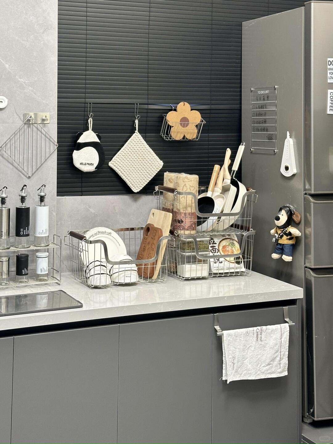 Imperdível para apartamentos pequenos! Como escolher uma prateleira de metal montada na parede que seja resistente e durável?